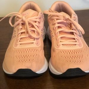 ASICS size 9 pink gel-athletic running shoes